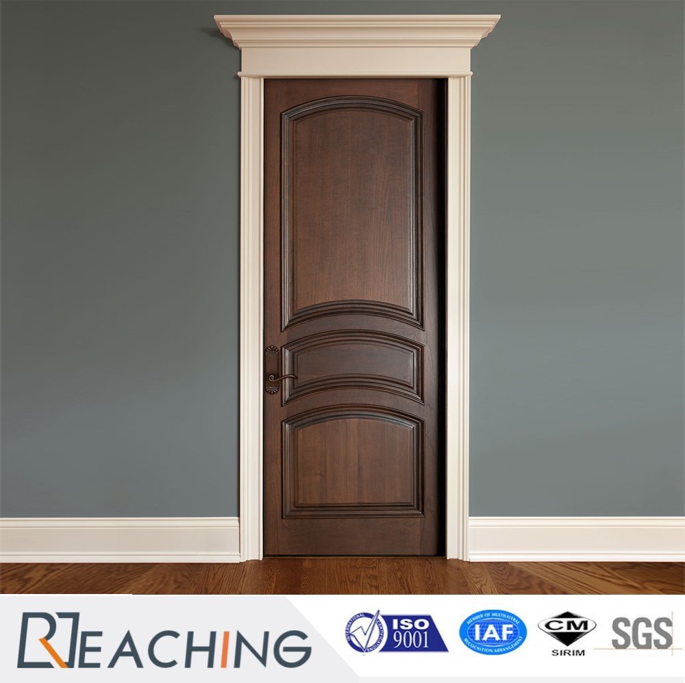 Gran puerta interior elegante de madera sólida con el bloqueo y el